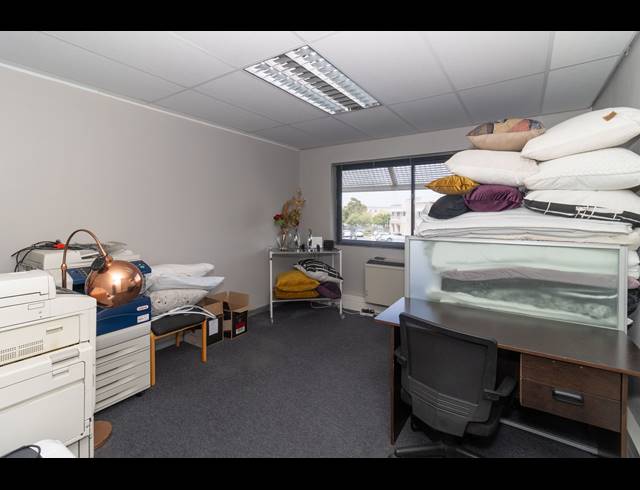 133M² BUSINESS TO LET IN PARKLANDS